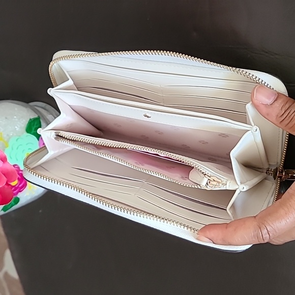 Kate Spade Large Wallet - Picture 3 of 5